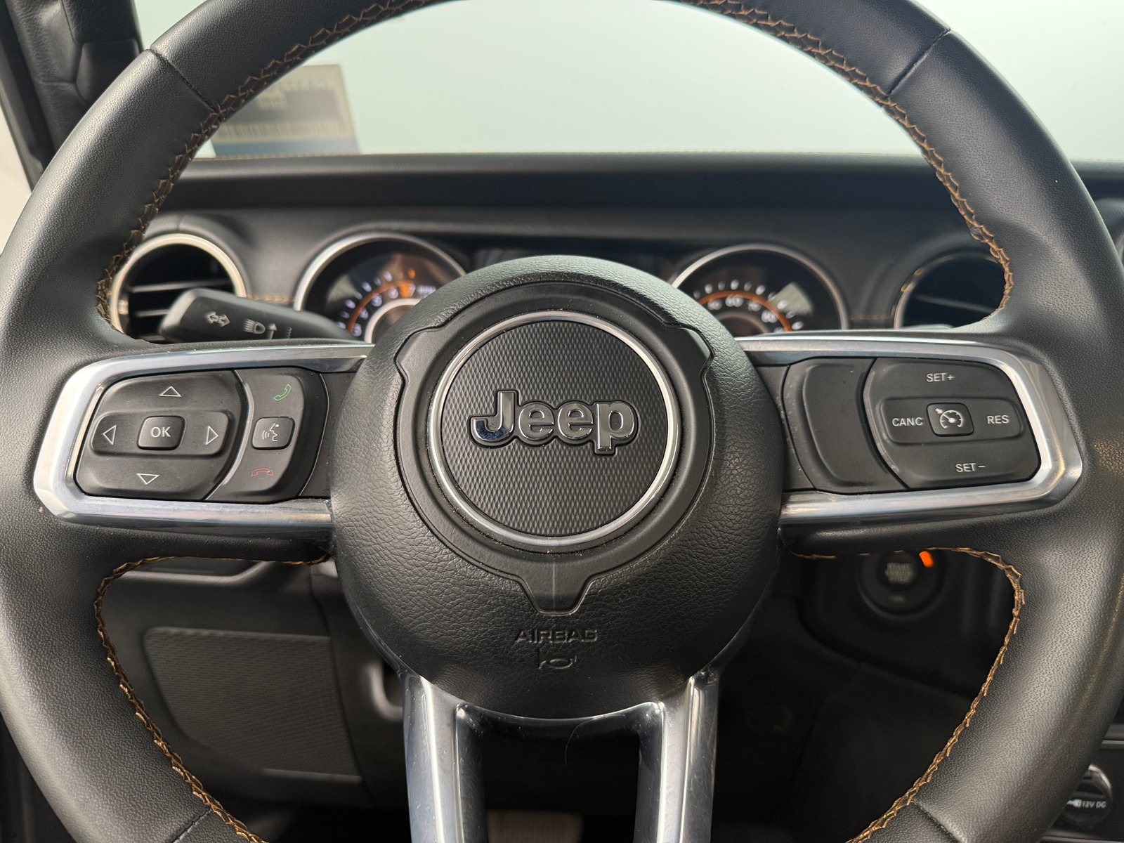 Thumbnail: 2023 Jeep Gladiator - 4