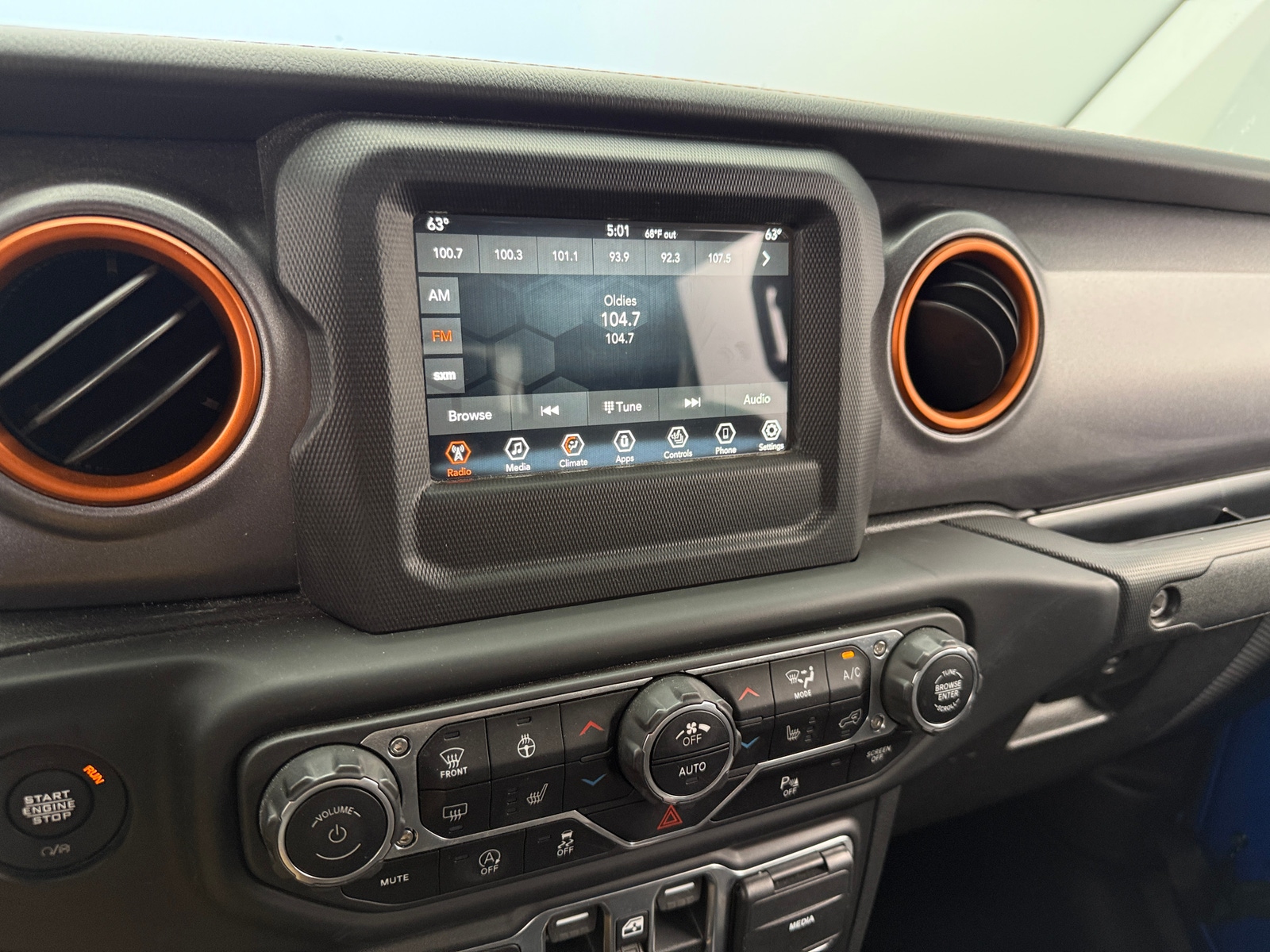 Thumbnail: 2020 Jeep Gladiator - 3