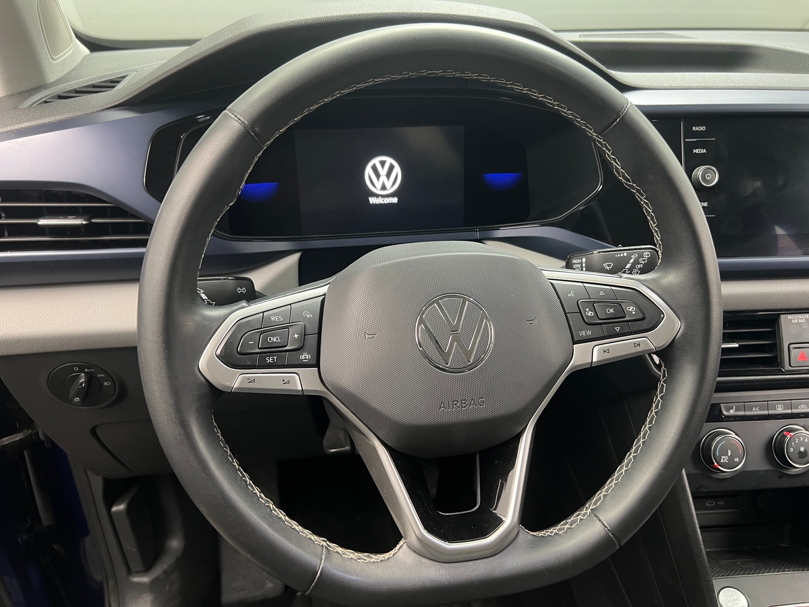 Thumbnail: 2022 Volkswagen Taos - 4