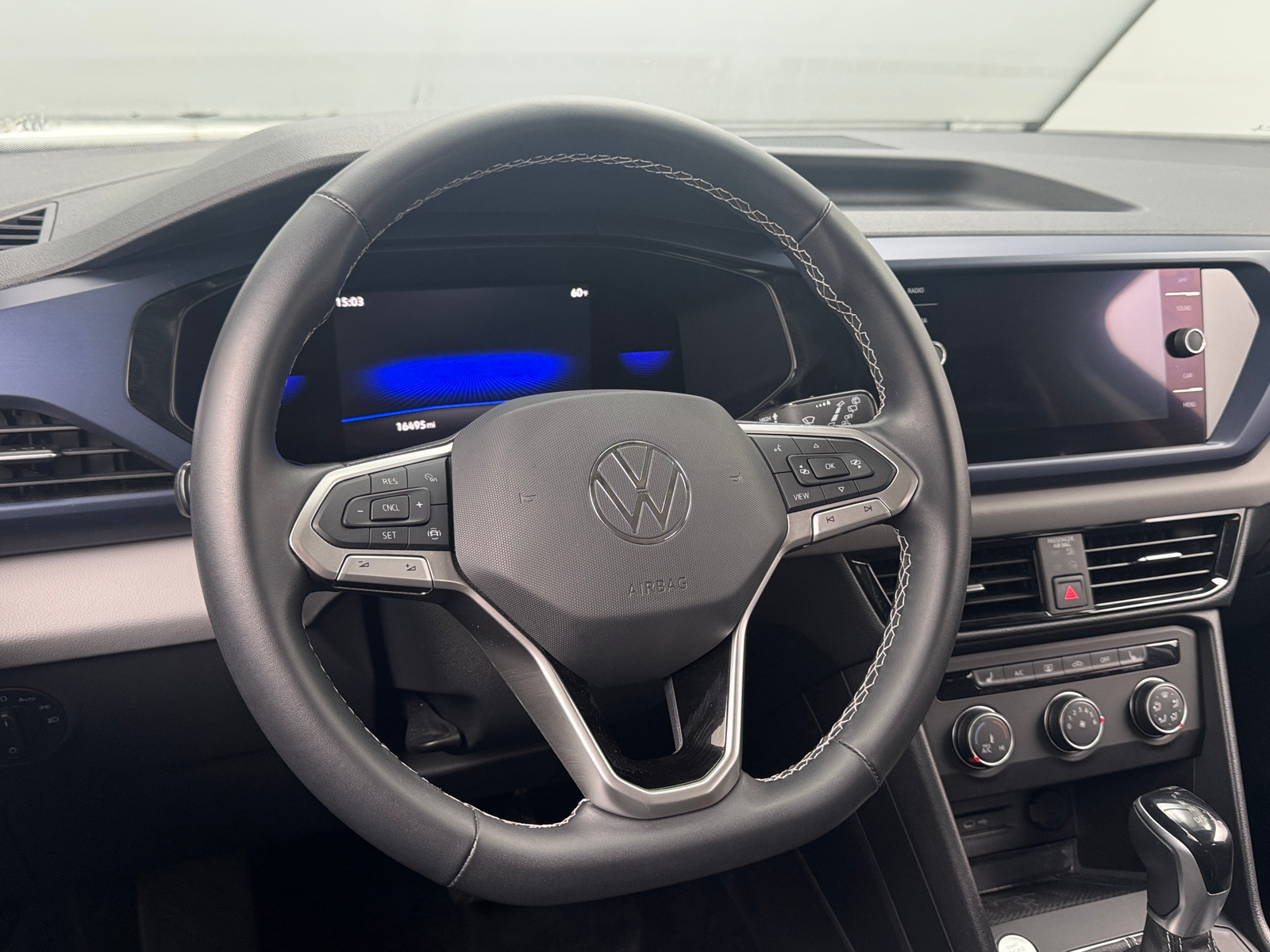 Thumbnail: 2022 Volkswagen Taos - 4