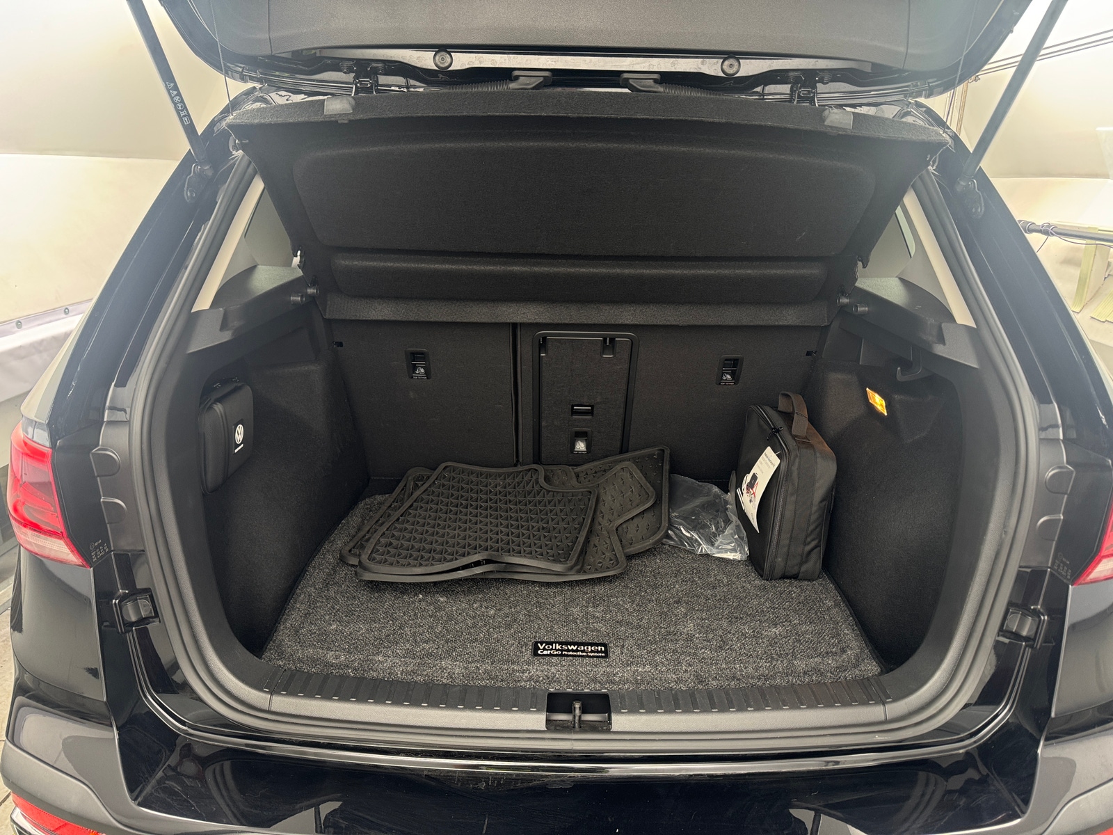 Thumbnail: 2022 Volkswagen Taos - 6