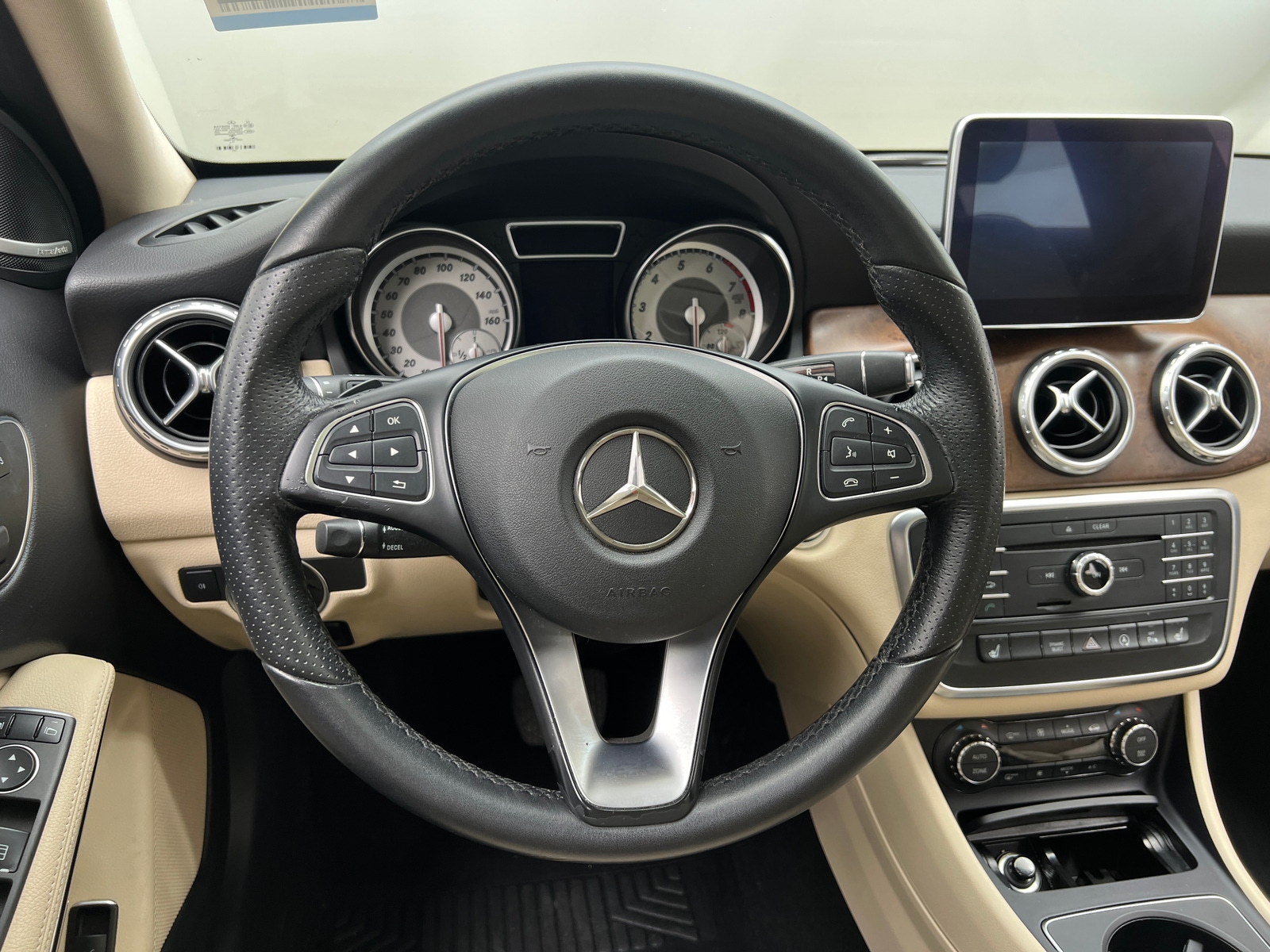Thumbnail: 2016 Mercedes-Benz GLA - 4