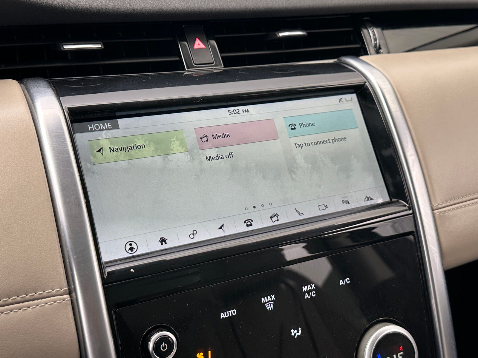 Thumbnail: 2020 Land Rover Discovery Sport - 3