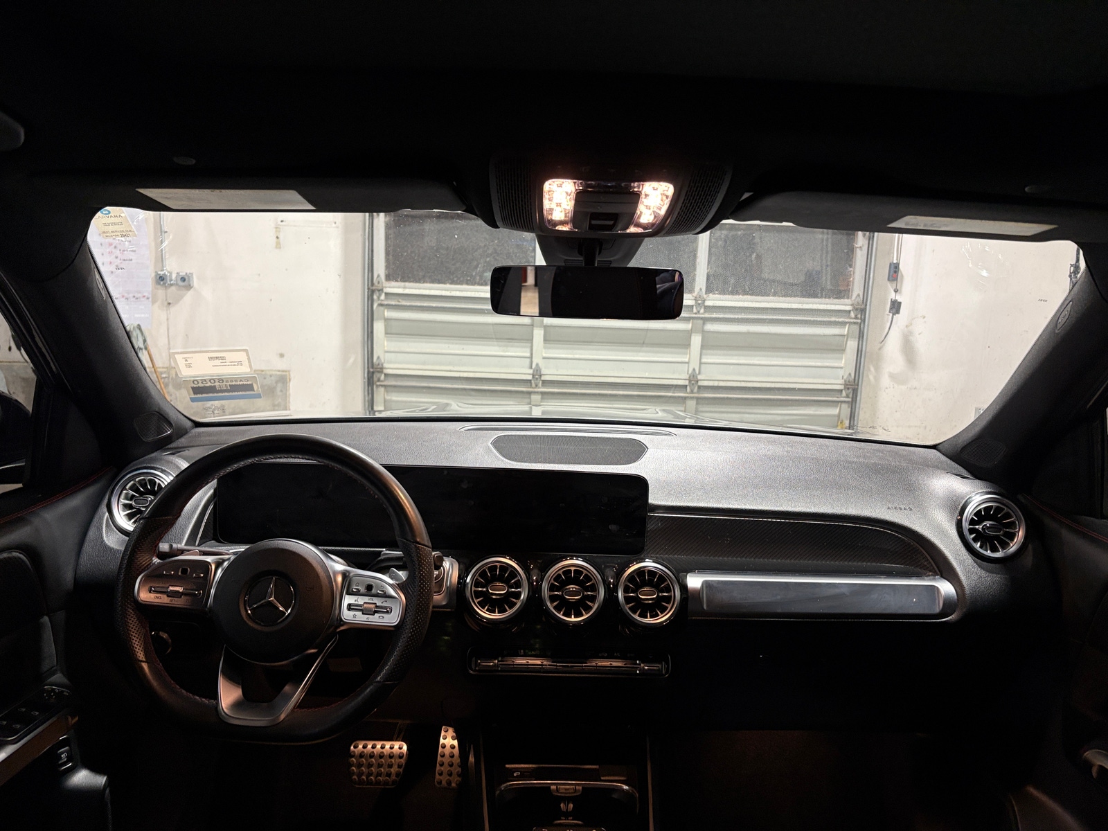 Thumbnail: 2022 Mercedes-Benz GLB - 2