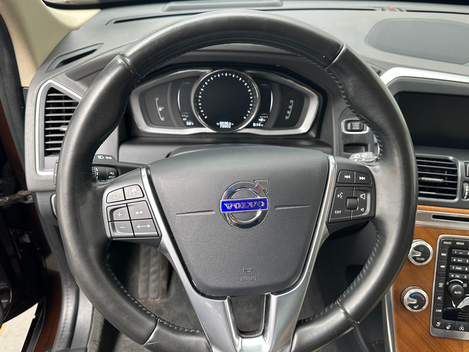 Thumbnail: 2017 Volvo XC60 - 4