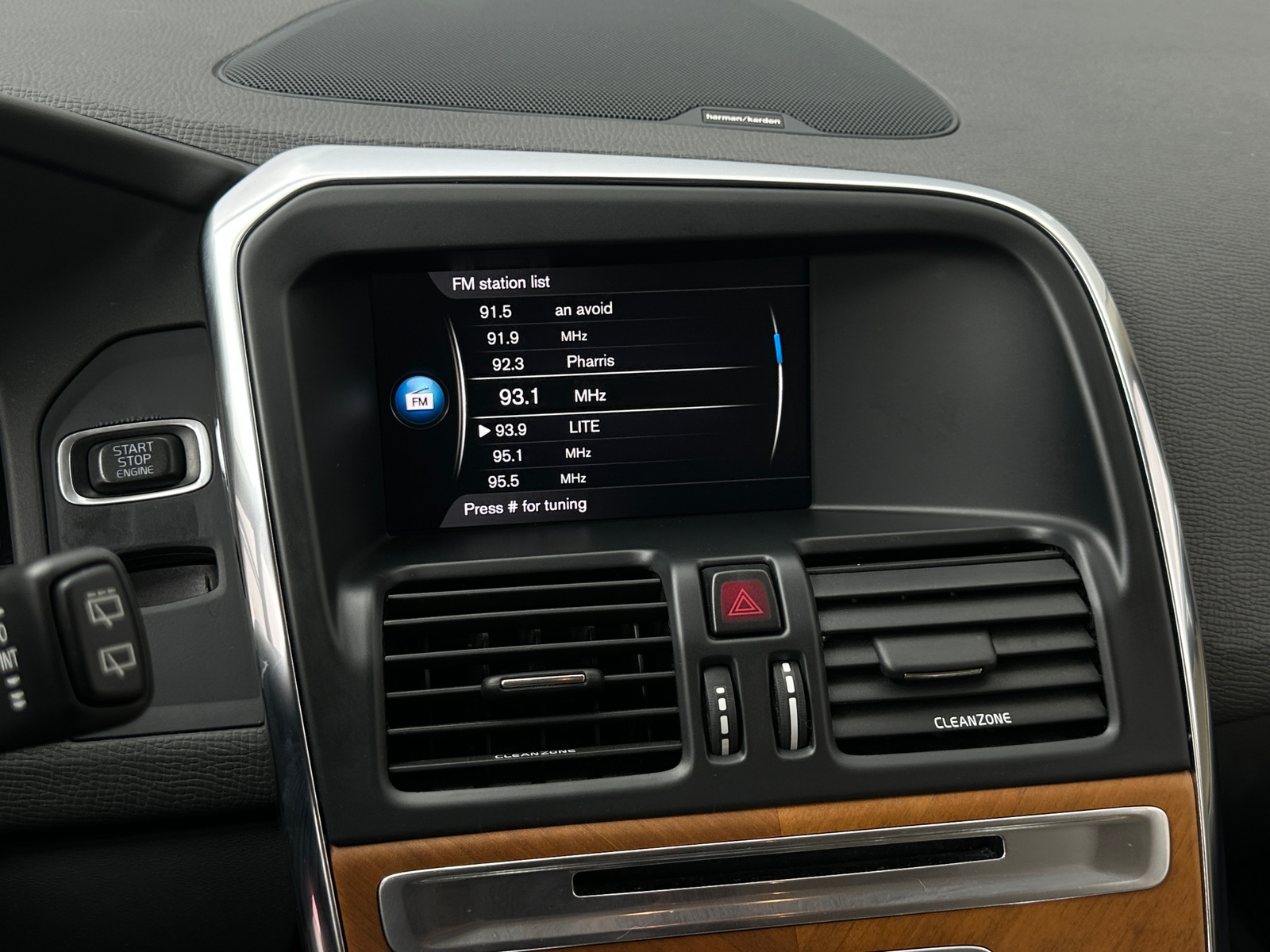 Thumbnail: 2017 Volvo XC60 - 3