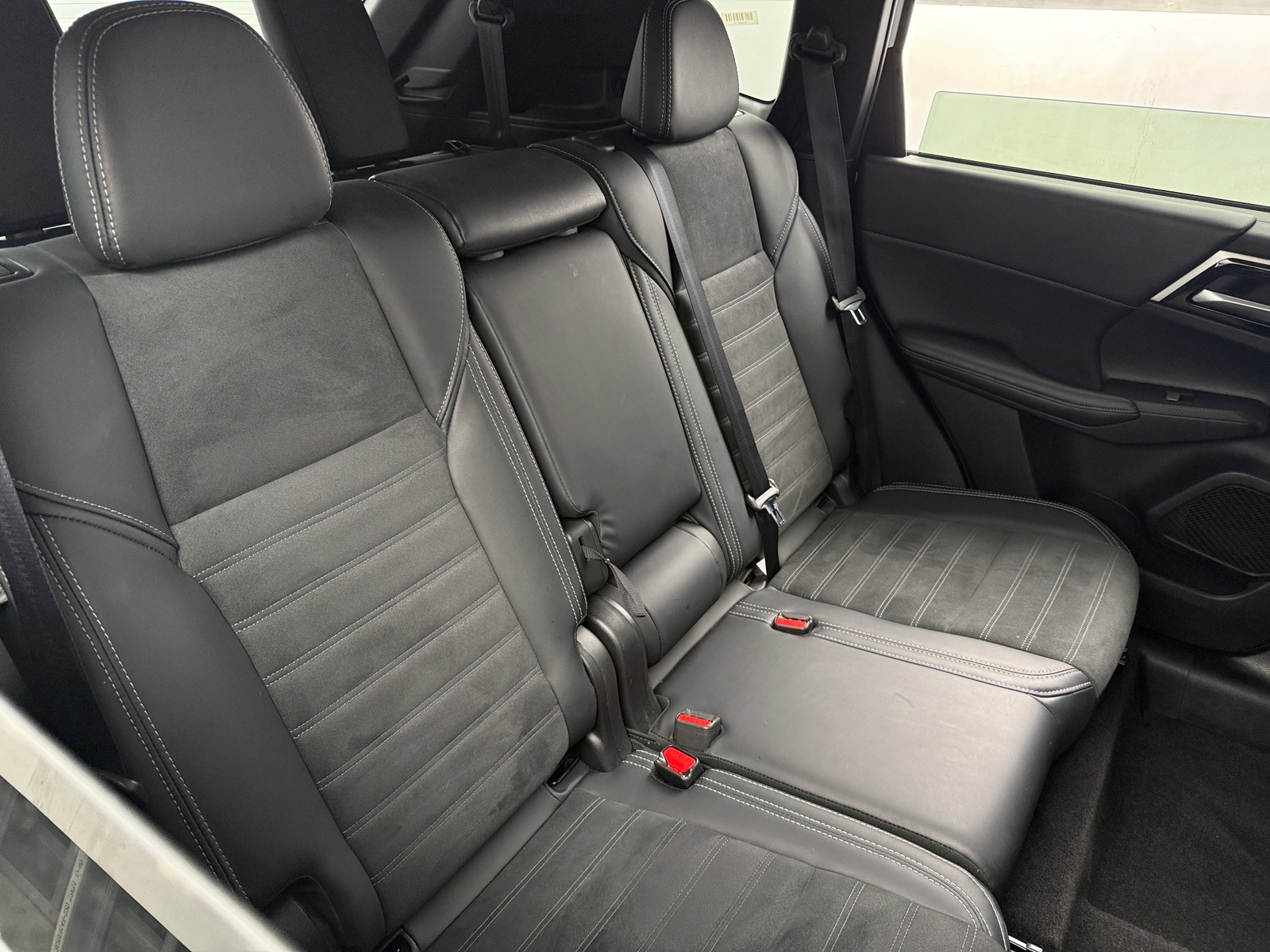 Thumbnail: 2024 Mitsubishi Outlander - 5