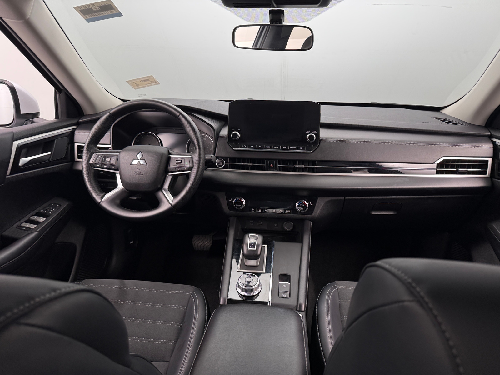 Thumbnail: 2024 Mitsubishi Outlander - 2