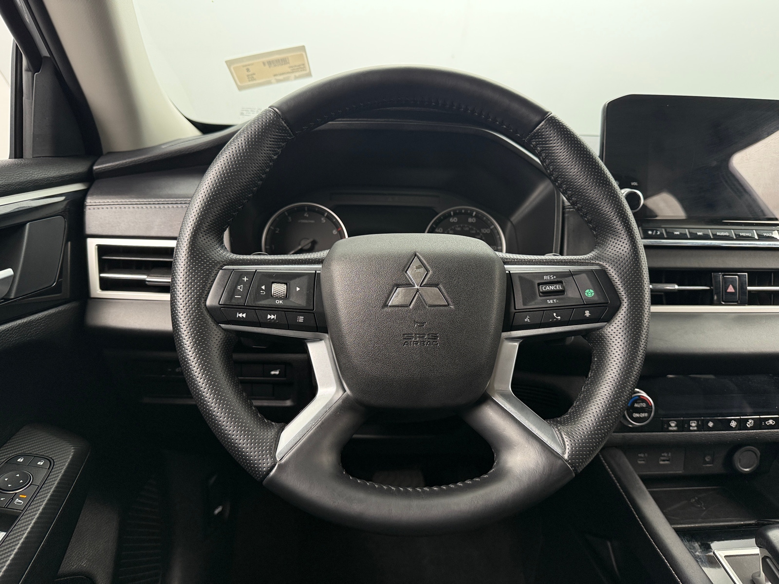 Thumbnail: 2024 Mitsubishi Outlander - 4