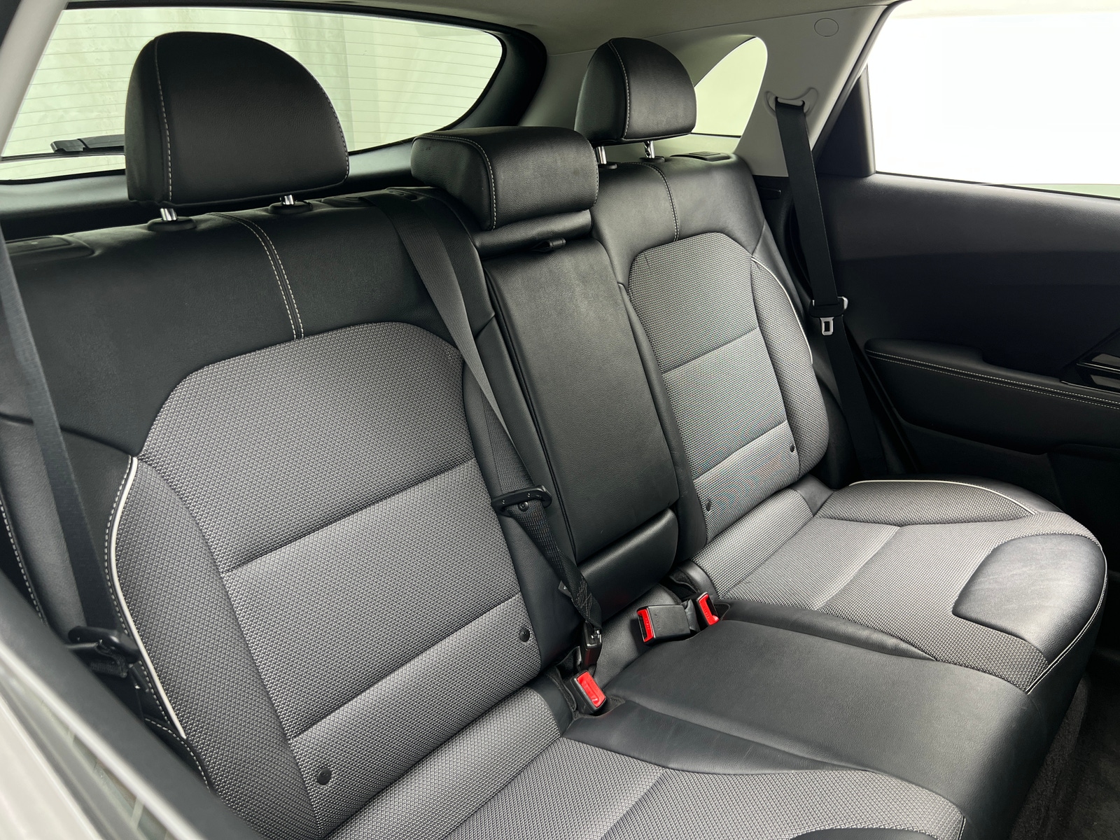 Thumbnail: 2020 Kia Niro - 6