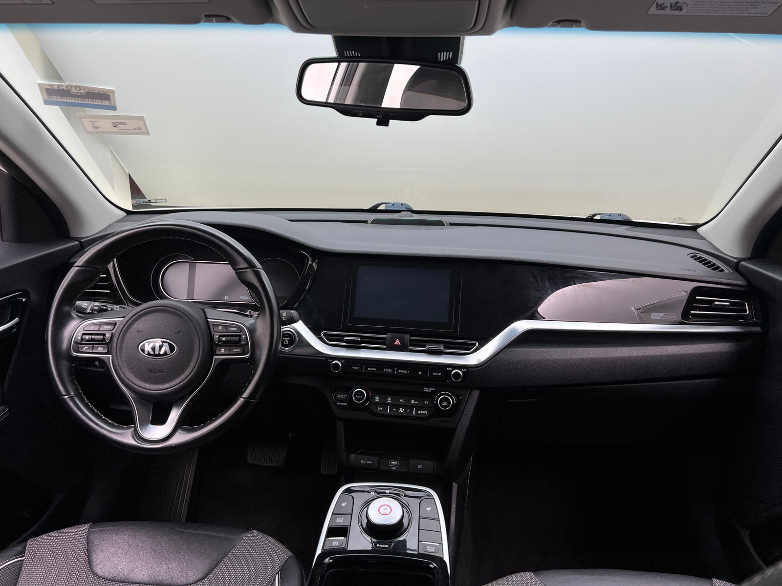 Thumbnail: 2020 Kia Niro - 3