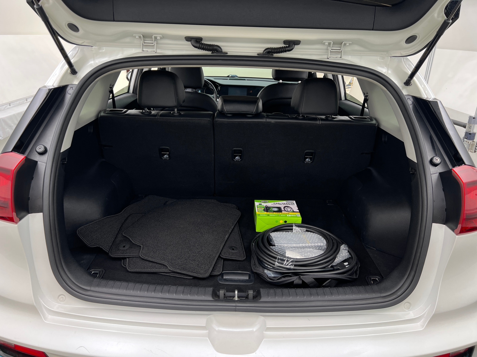 Thumbnail: 2020 Kia Niro - 7