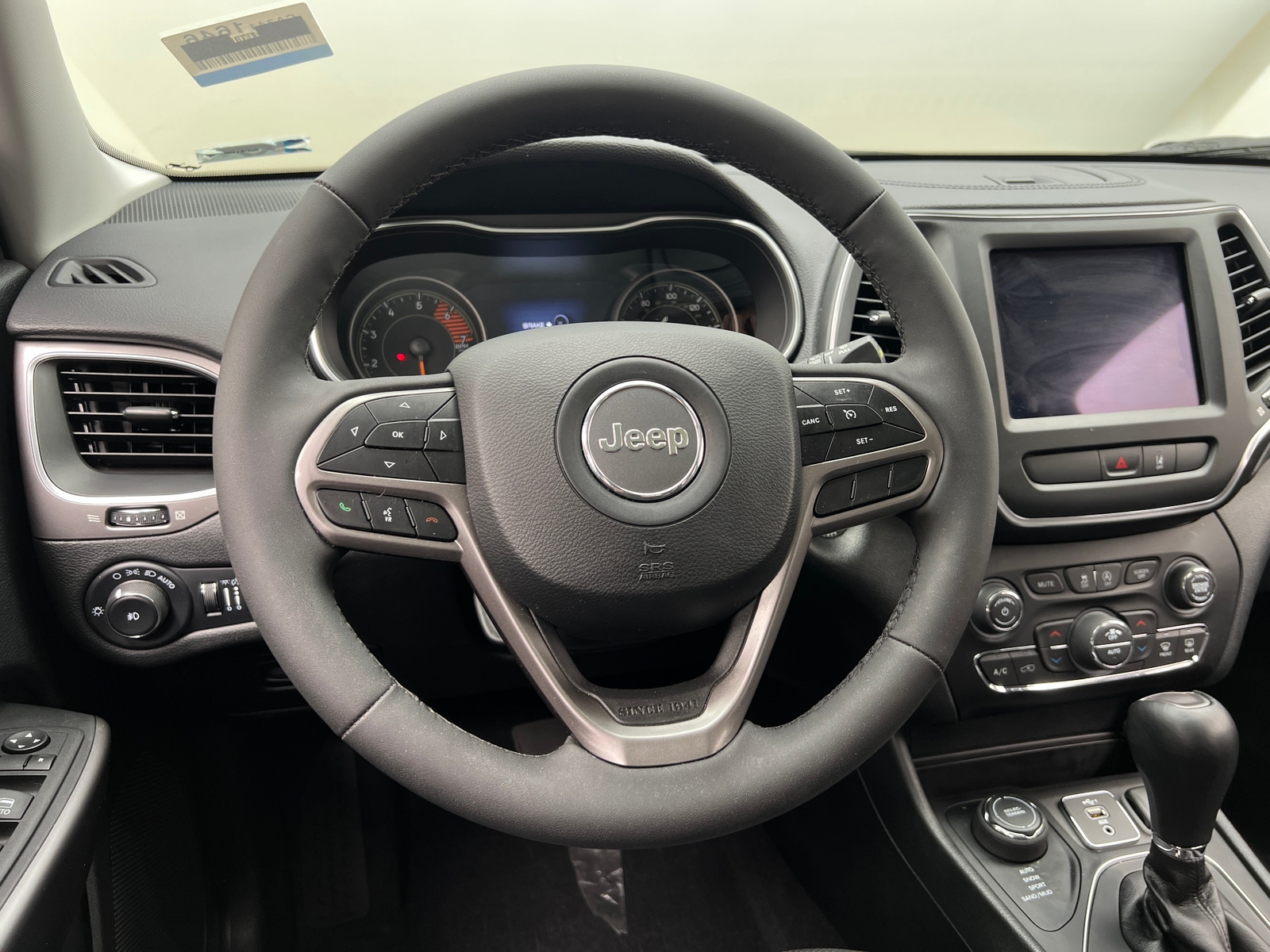 Thumbnail: 2022 Jeep Cherokee - 4