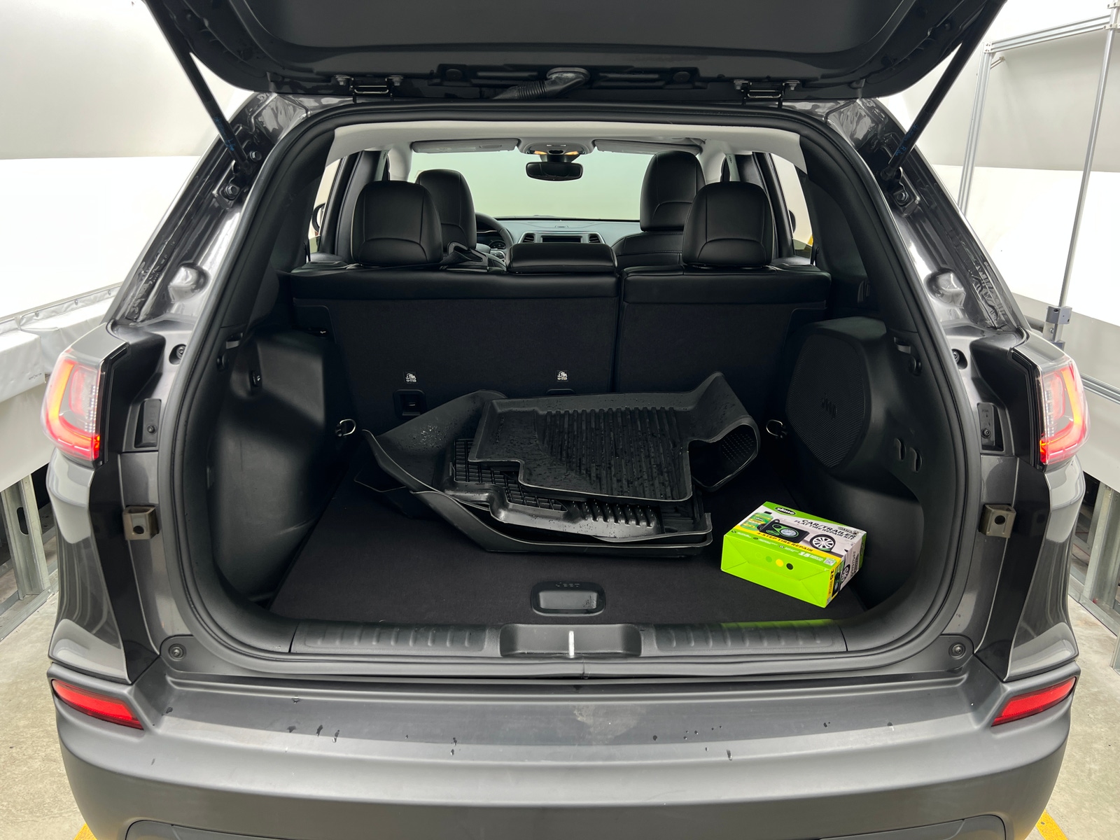 Thumbnail: 2022 Jeep Cherokee - 6