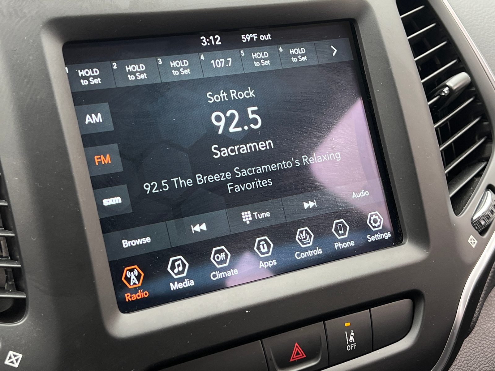 Thumbnail: 2022 Jeep Cherokee - 3