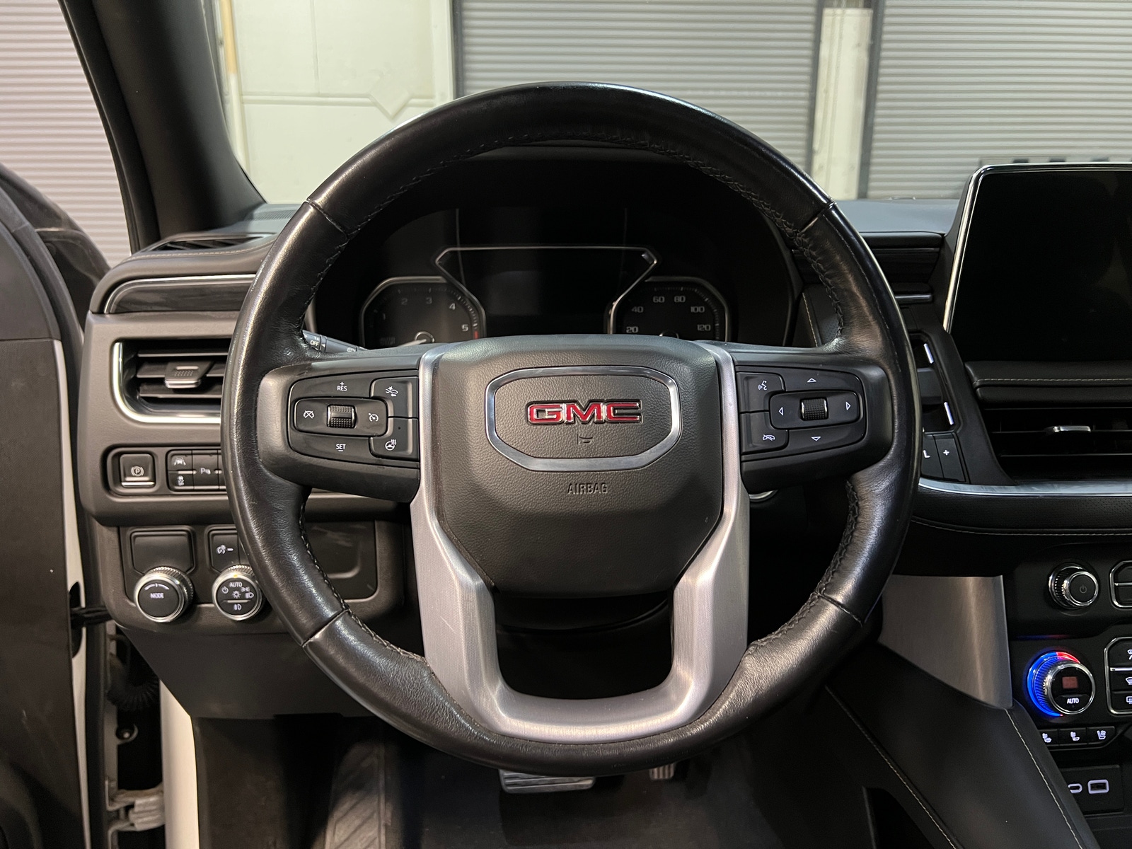 Thumbnail: 2021 GMC Yukon XL - 4