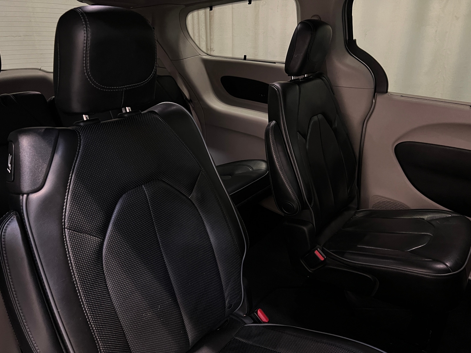 Thumbnail: 2018 Chrysler Pacifica - 5