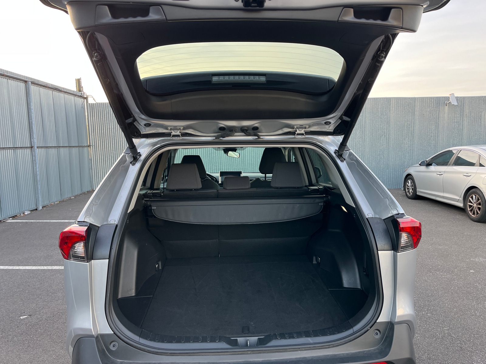 Thumbnail: 2025 Toyota RAV4 - 6