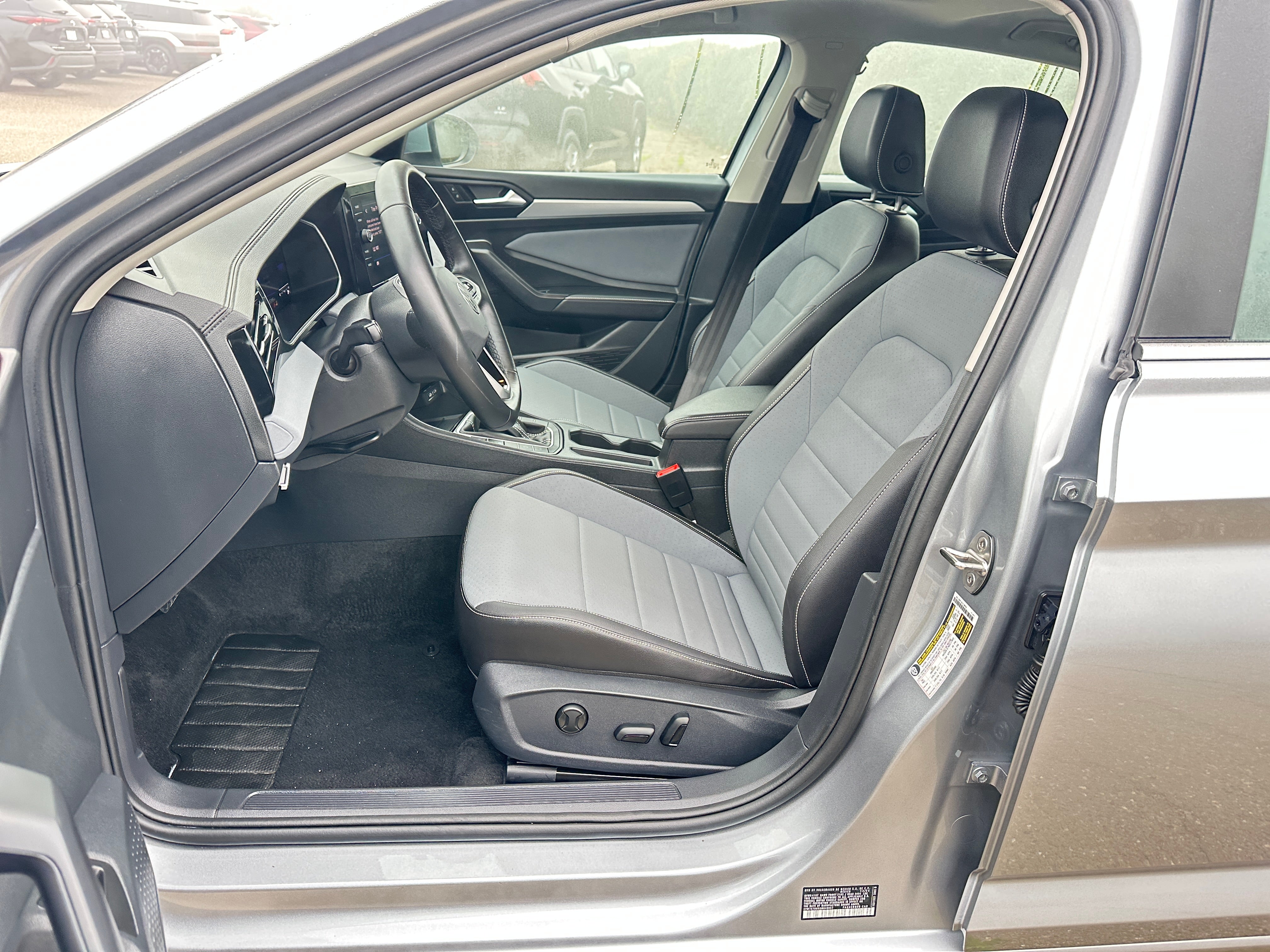 Thumbnail: 2025 Volkswagen Jetta - 2