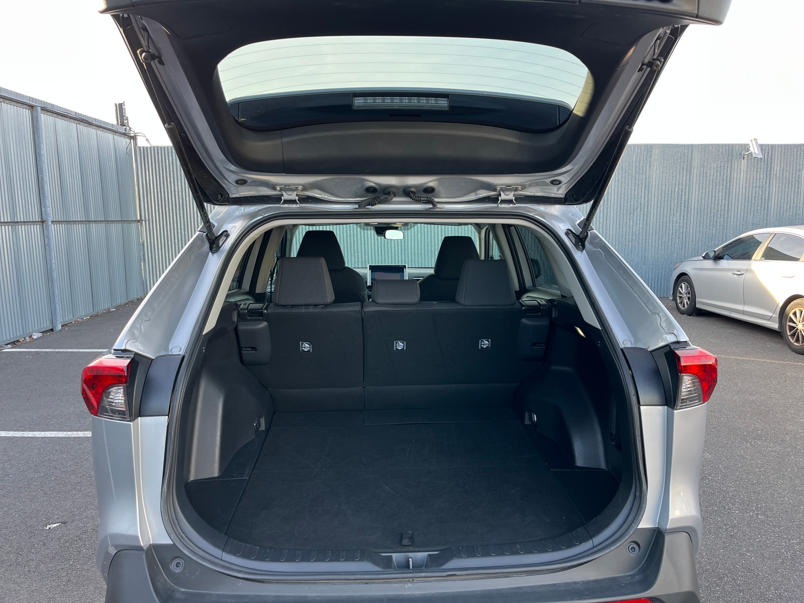 Thumbnail: 2025 Toyota RAV4 - 6