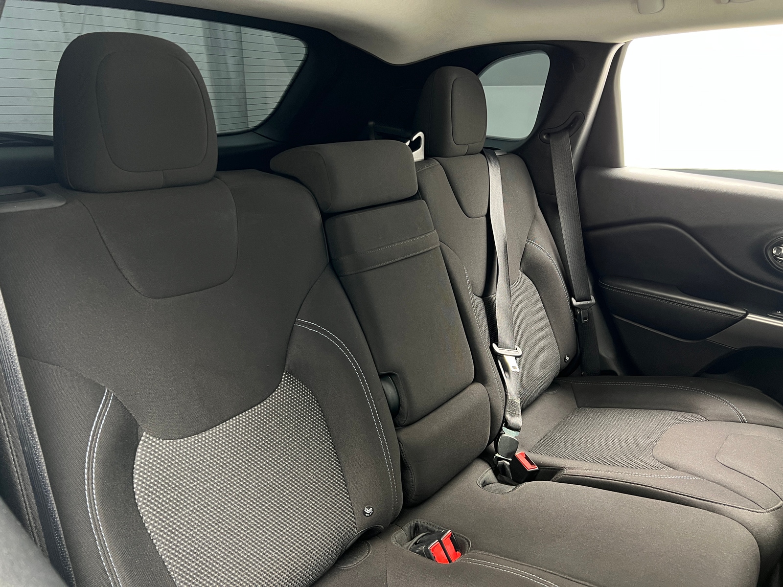 Thumbnail: 2019 Jeep Cherokee - 6