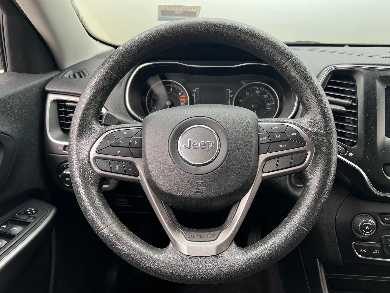 Thumbnail: 2019 Jeep Cherokee - 5