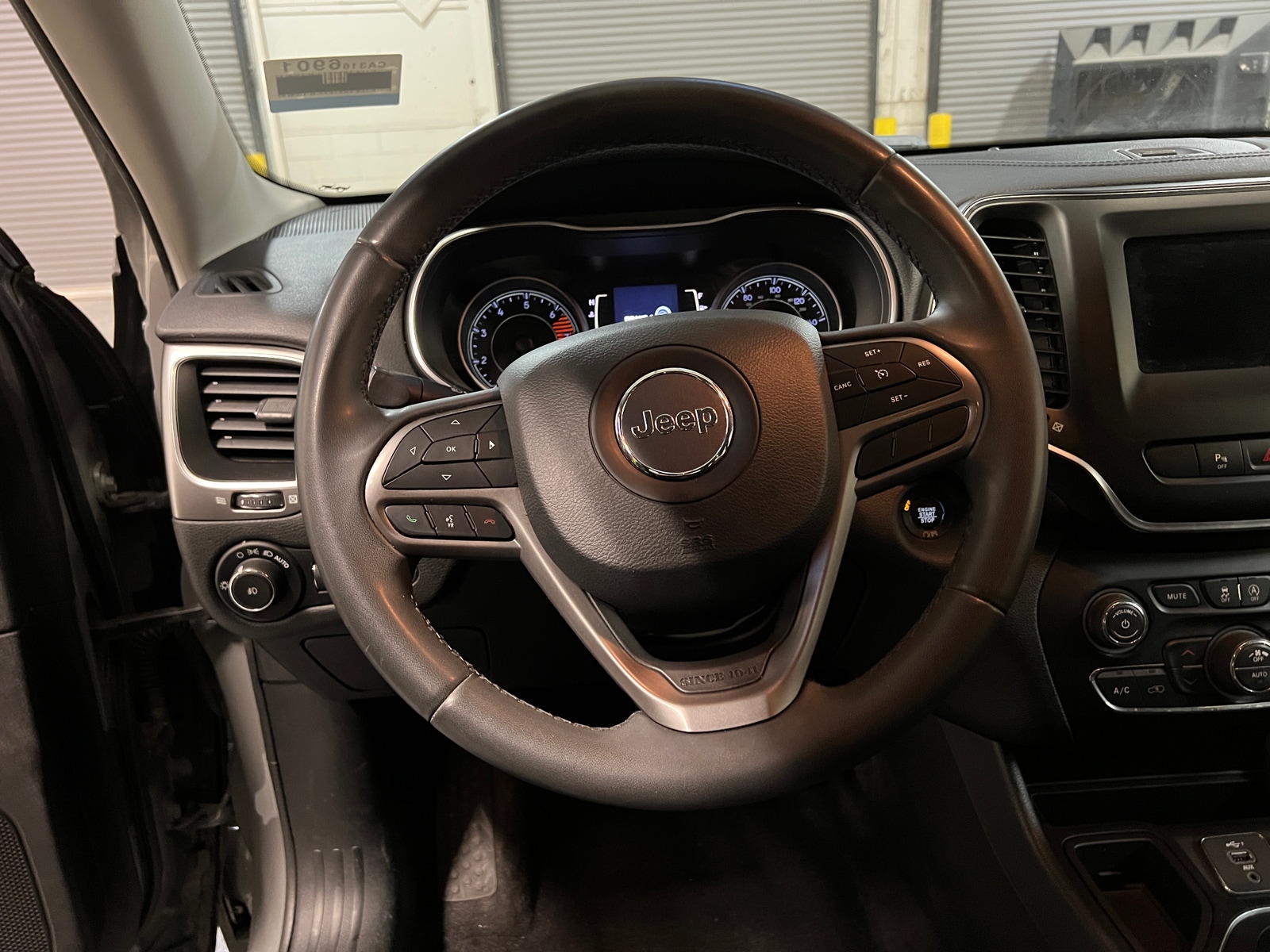 Thumbnail: 2020 Jeep Cherokee - 4