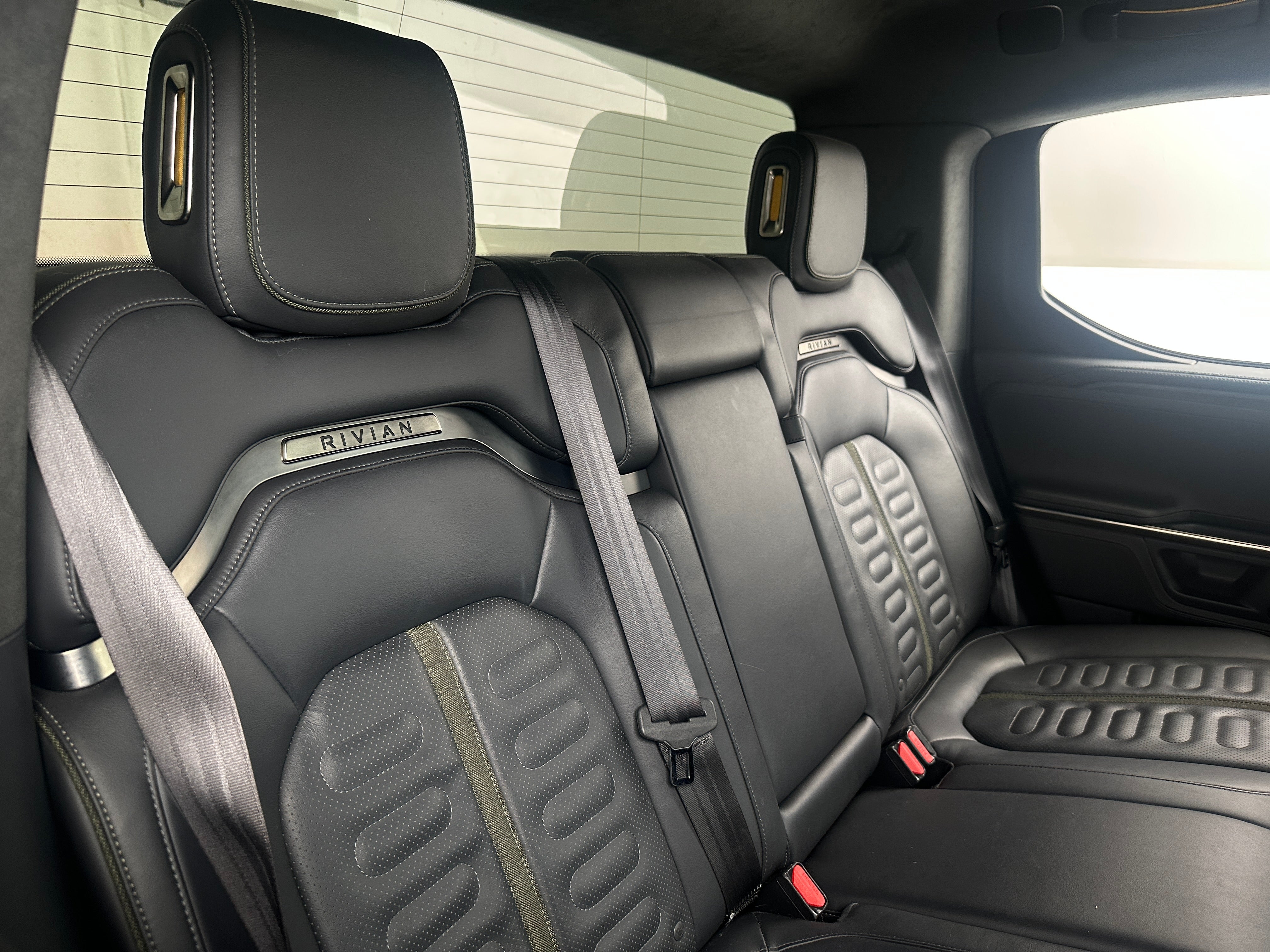 Used 2022 Rivian R1T Adventure with VIN 7FCTGAAAXNN007869 for sale in Oak Creek, WI