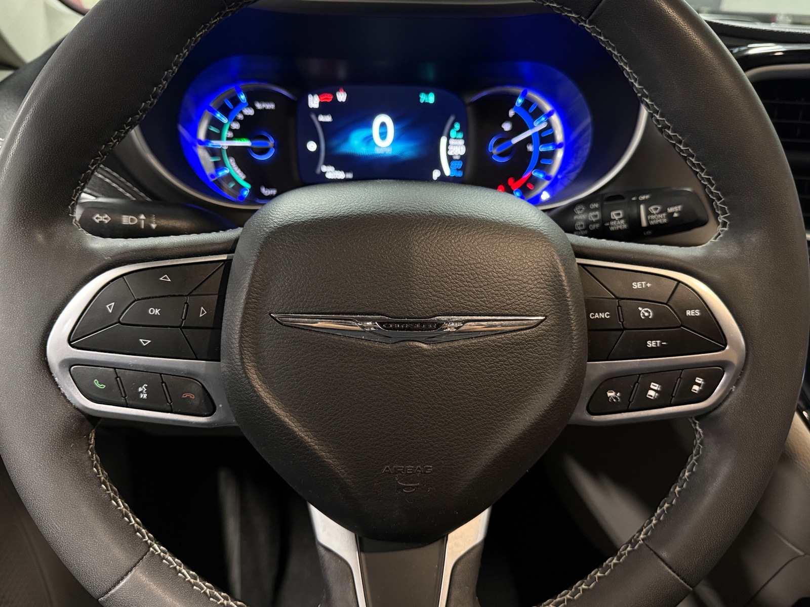 Thumbnail: 2022 Chrysler Pacifica - 4