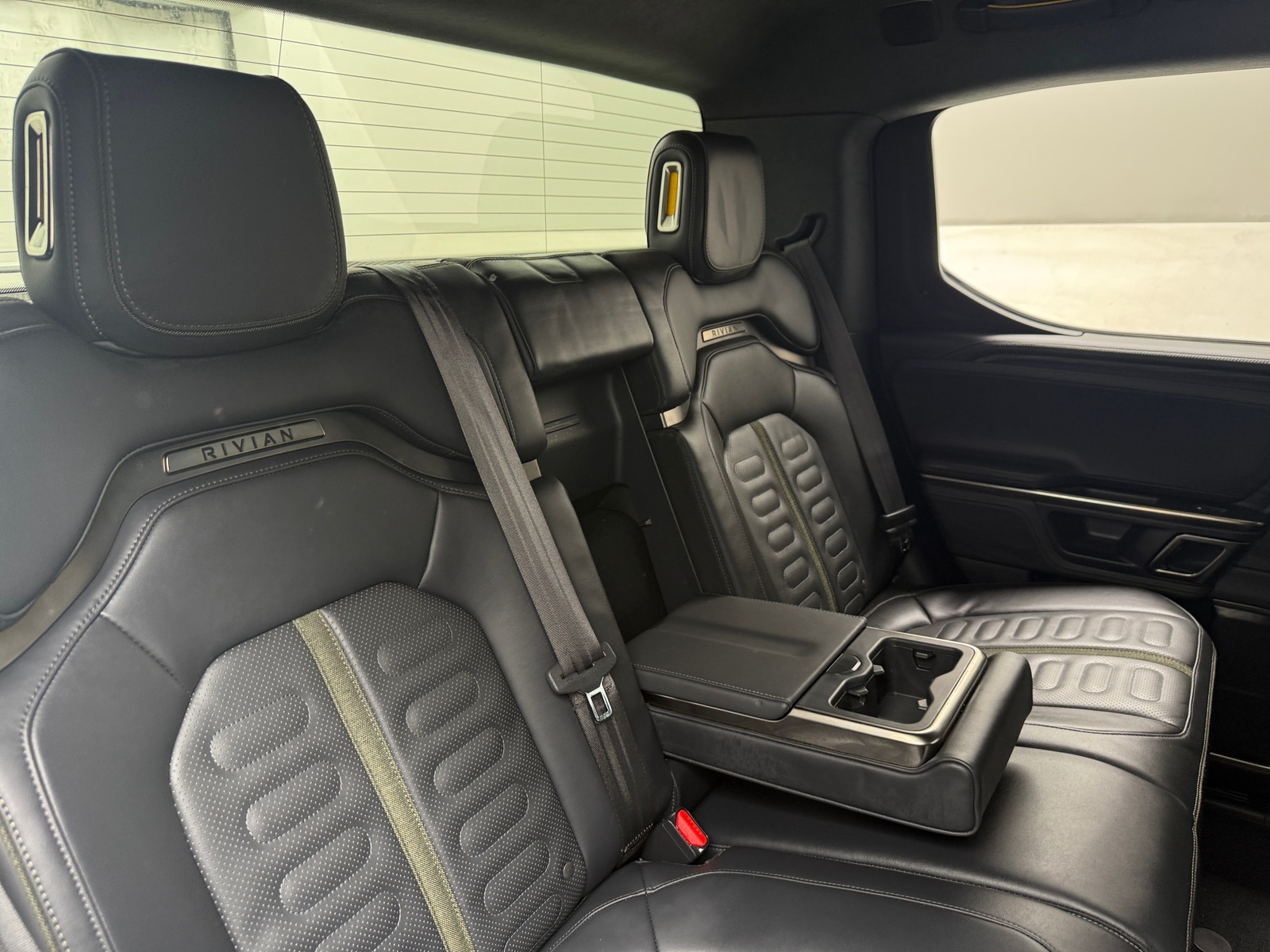 Thumbnail: 2022 Rivian R1T - 5