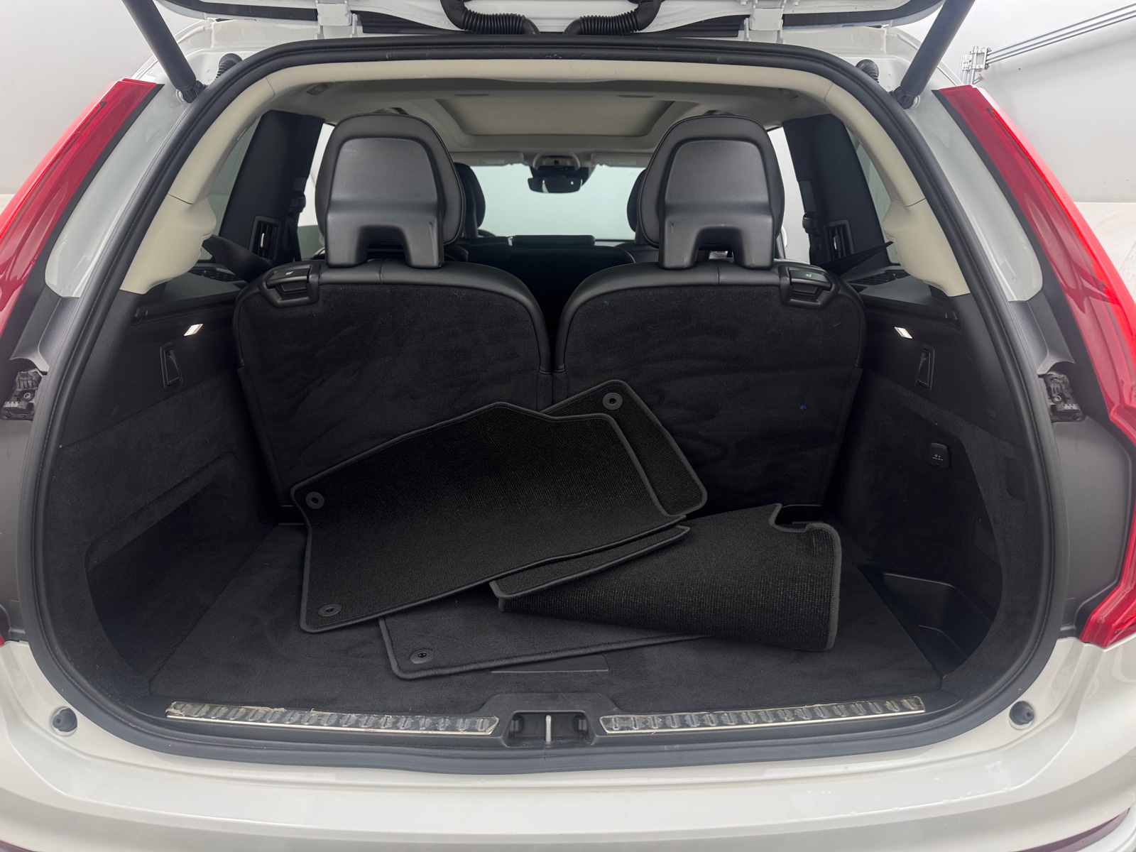 Thumbnail: 2020 Volvo XC90 - 6