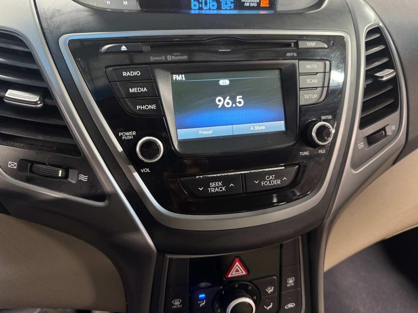 Thumbnail: 2015 Hyundai Elantra - 4