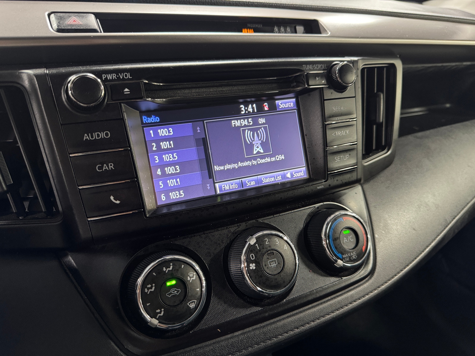 Thumbnail: 2018 Toyota RAV4 - 4