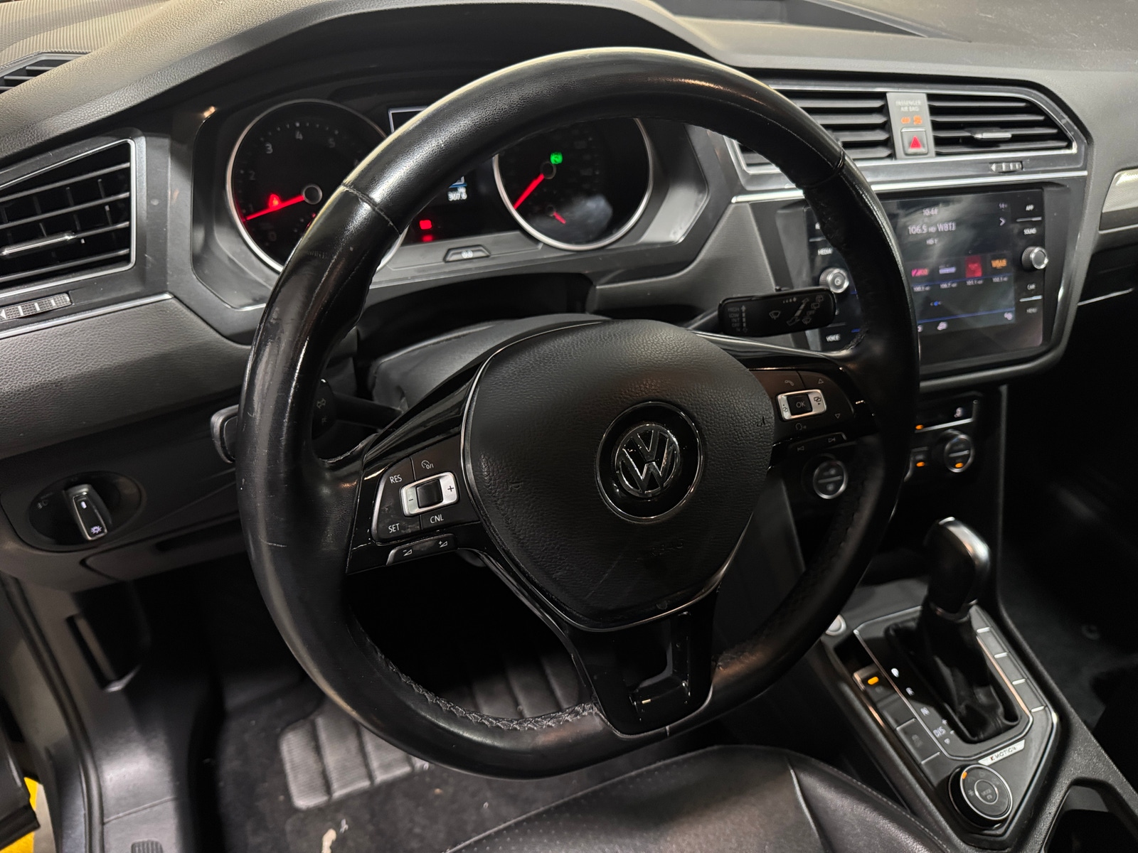 Thumbnail: 2018 Volkswagen Tiguan - 4