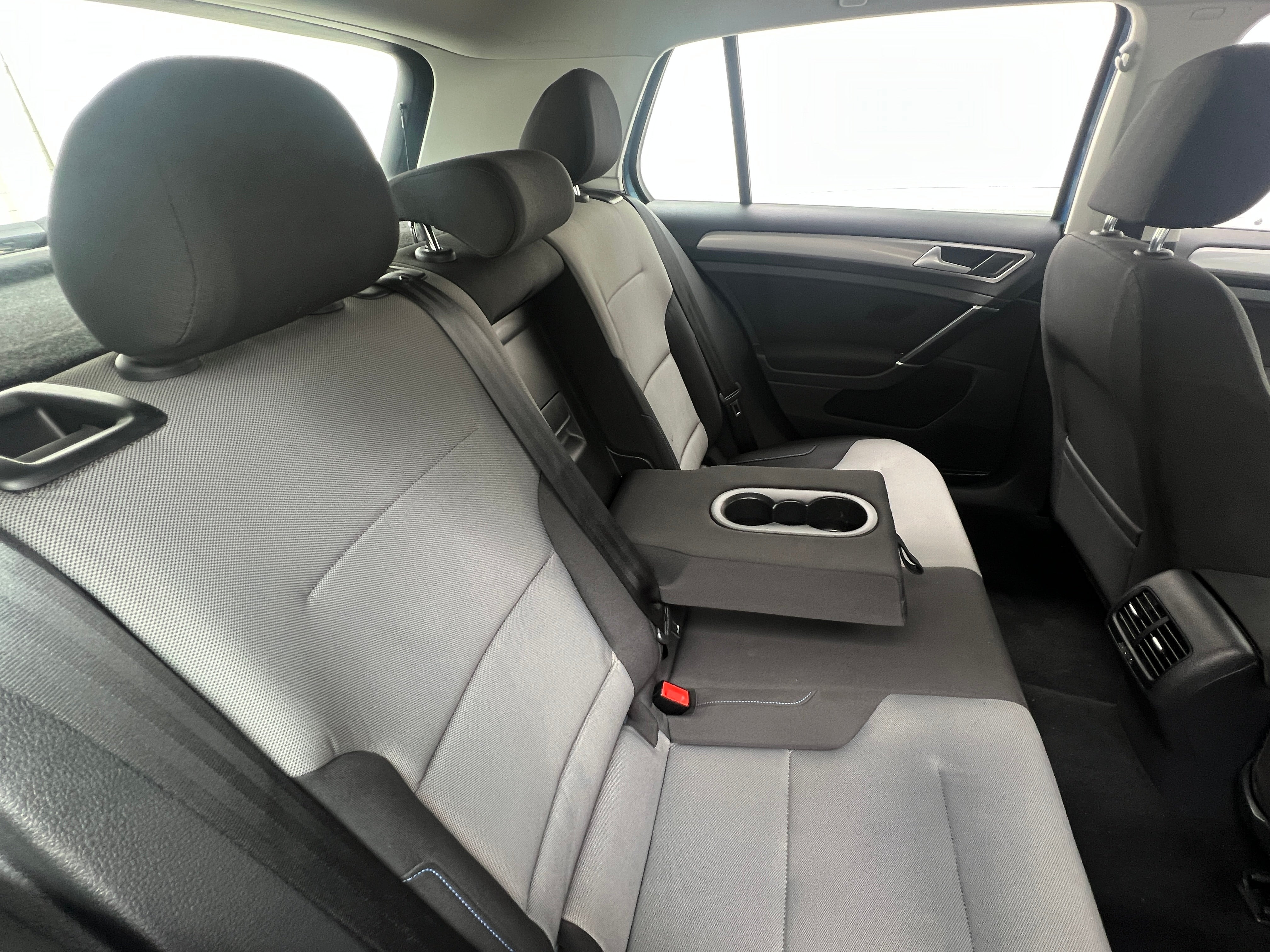 Used 2016 Volkswagen e-Golf e-Golf SE with VIN WVWKP7AU9GW904788 for sale in Oak Creek, WI