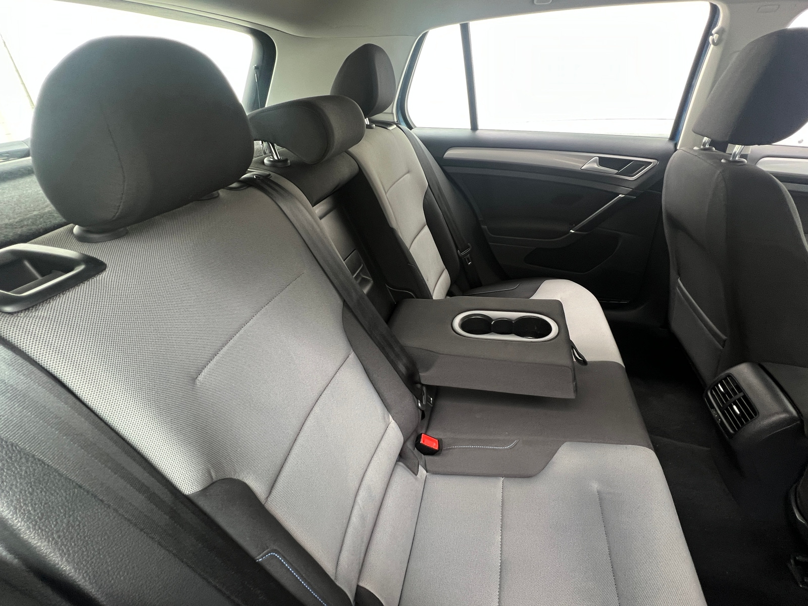 Thumbnail: 2016 Volkswagen e-Golf - 6