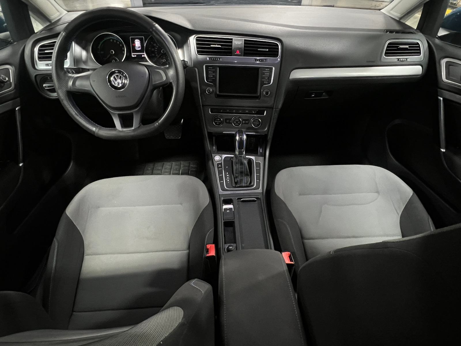 Thumbnail: 2016 Volkswagen e-Golf - 3