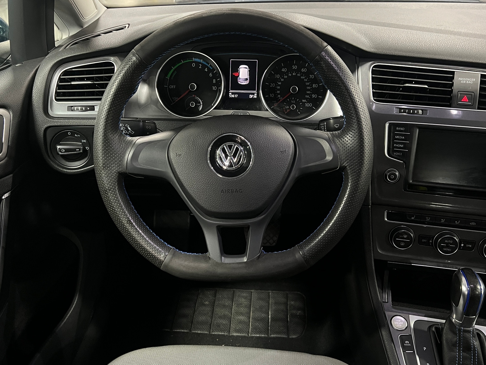Thumbnail: 2016 Volkswagen e-Golf - 5