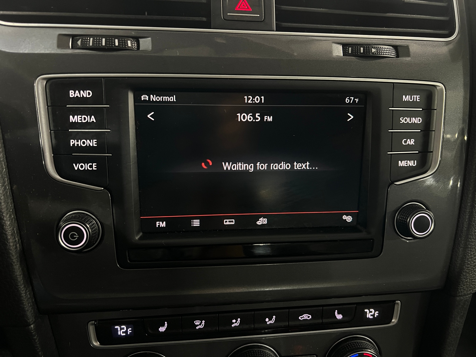 Thumbnail: 2016 Volkswagen e-Golf - 4