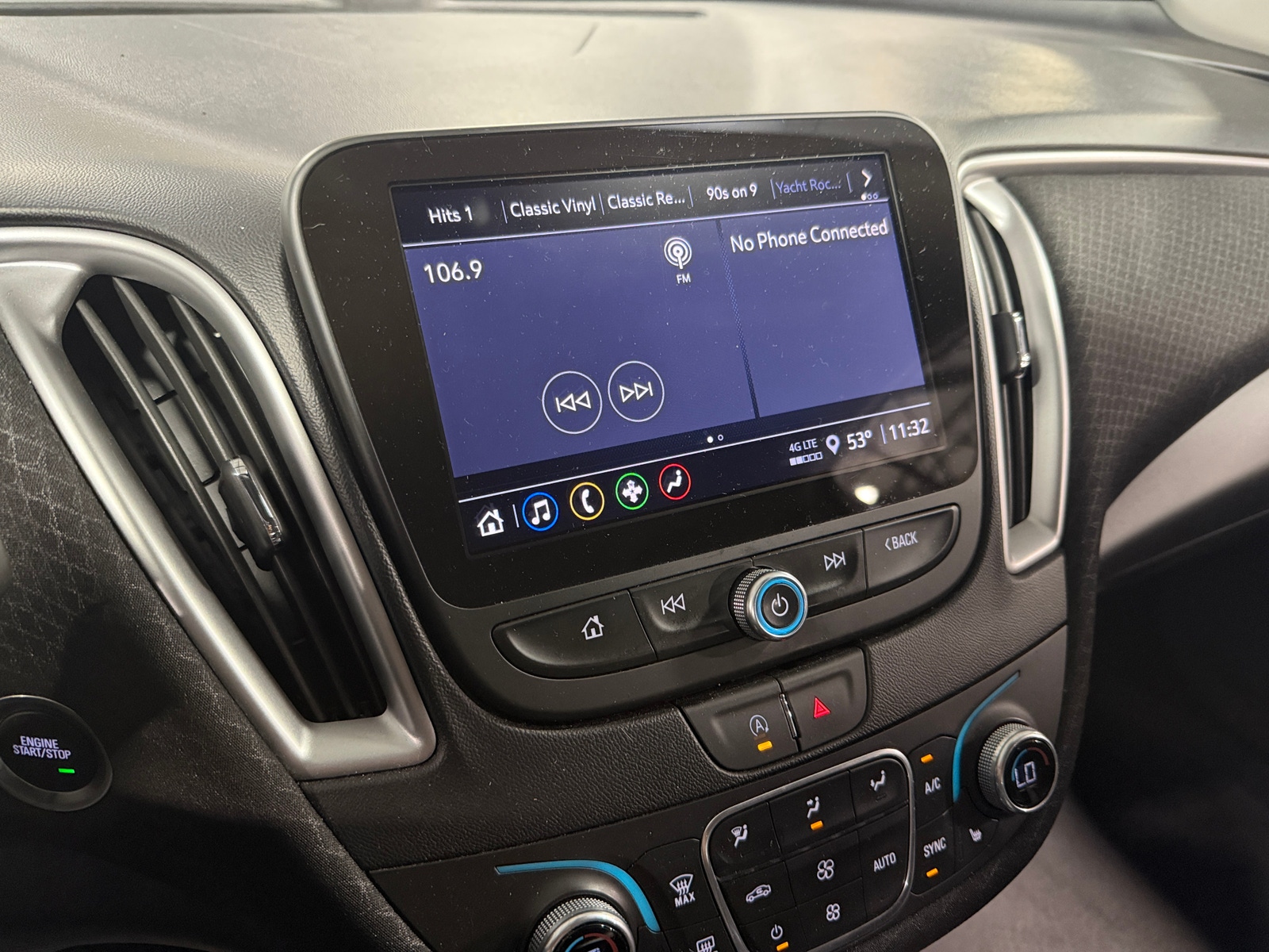 Thumbnail: 2024 Chevrolet Malibu - 4