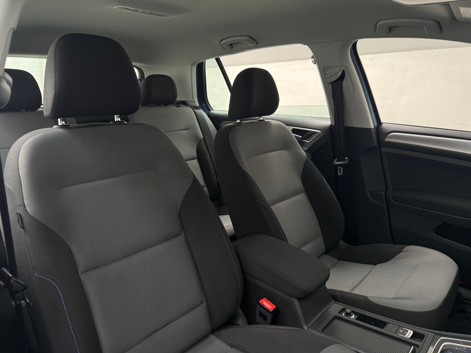 Thumbnail: 2016 Volkswagen e-Golf - 2