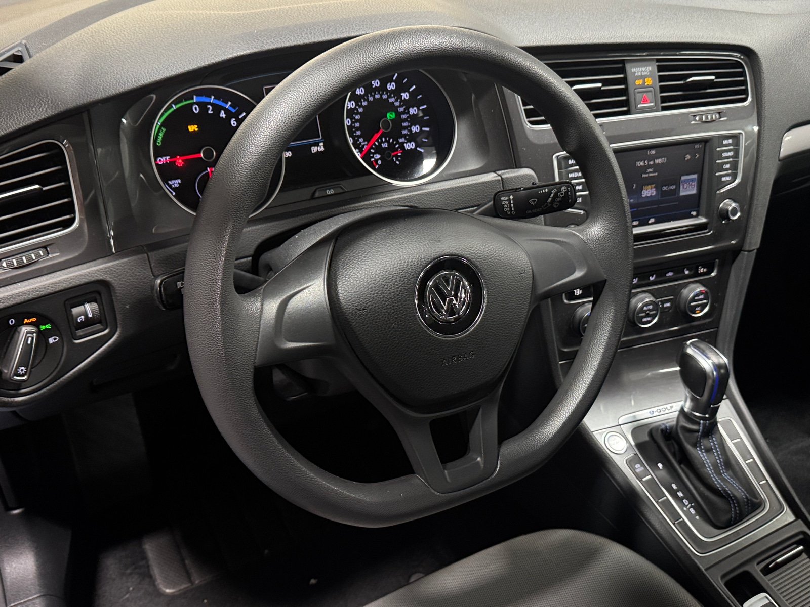 Thumbnail: 2016 Volkswagen e-Golf - 5