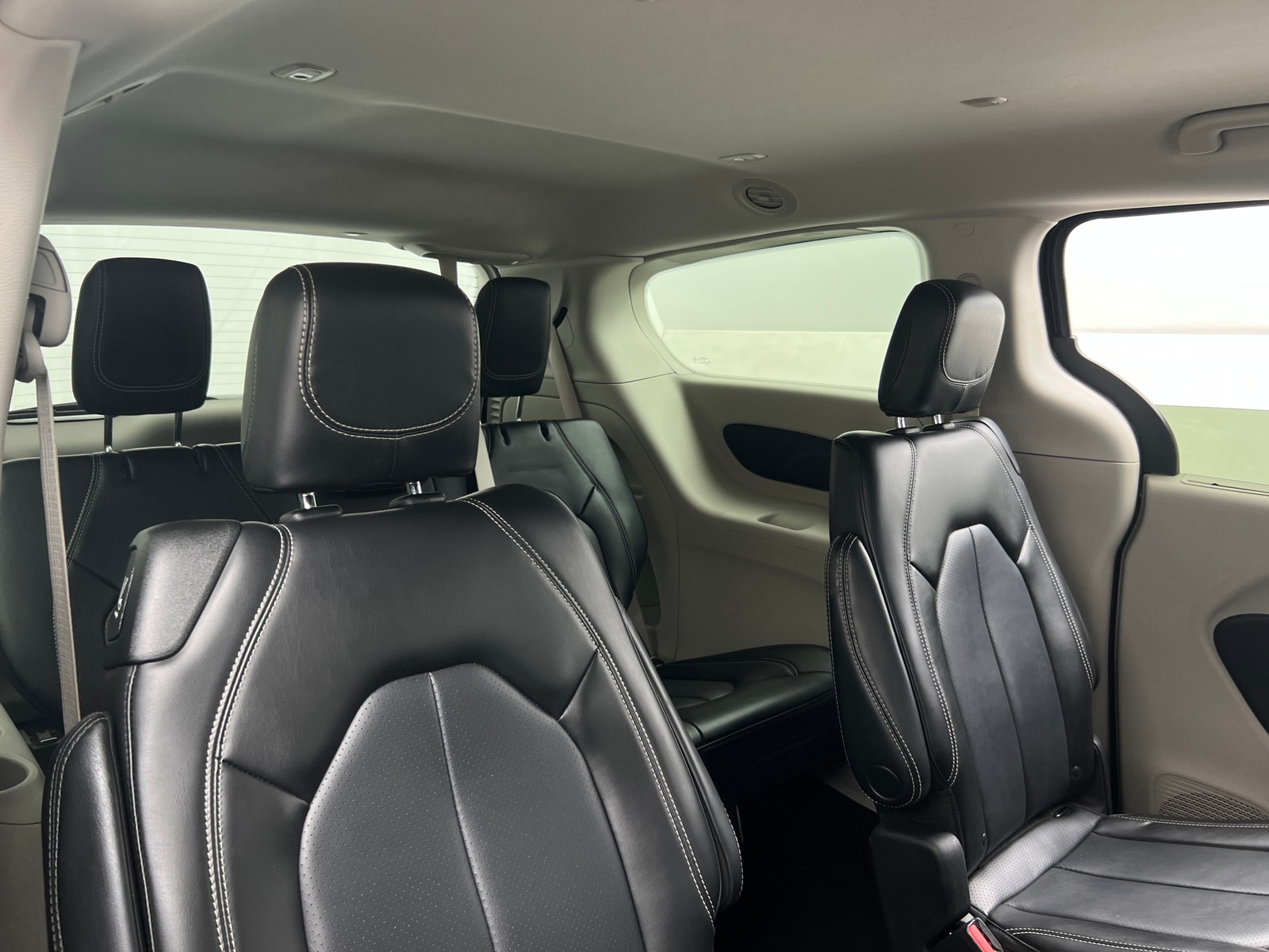 Thumbnail: 2023 Chrysler Pacifica - 5