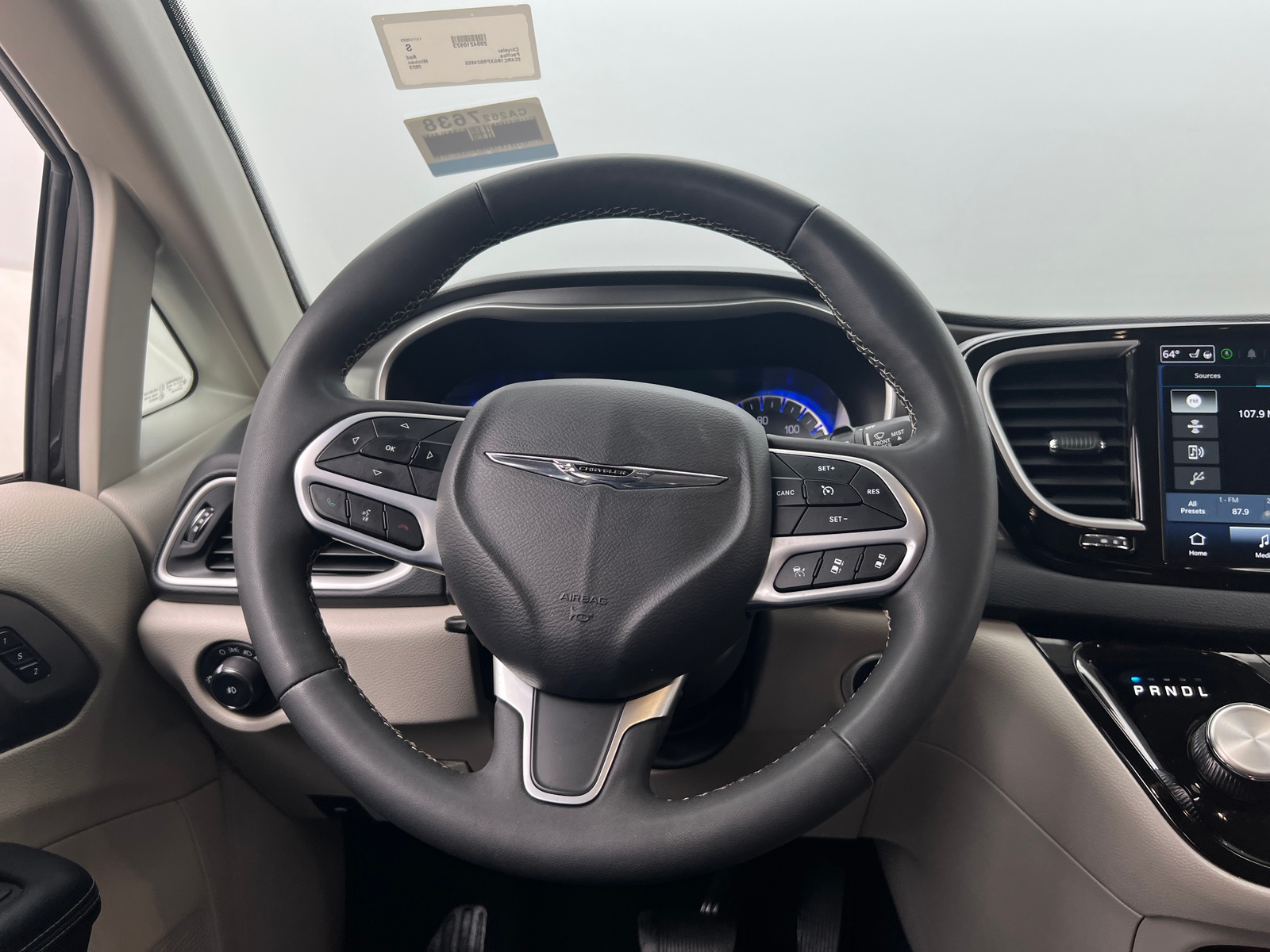 Thumbnail: 2023 Chrysler Pacifica - 4