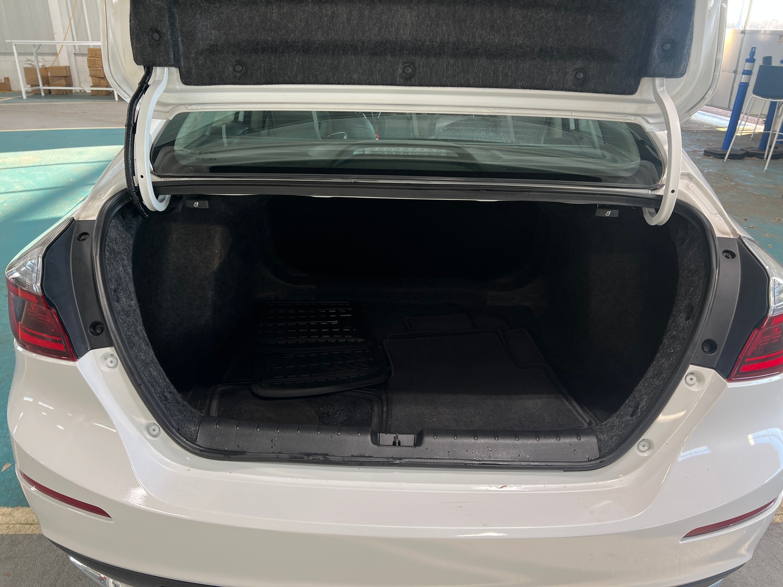 Thumbnail: 2019 Honda Insight - 6