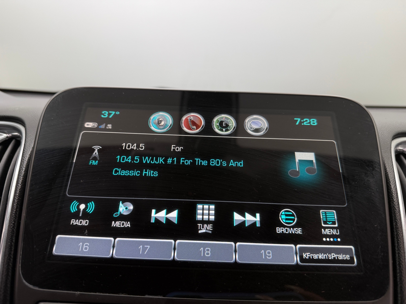 Thumbnail: 2018 Chevrolet Malibu - 3