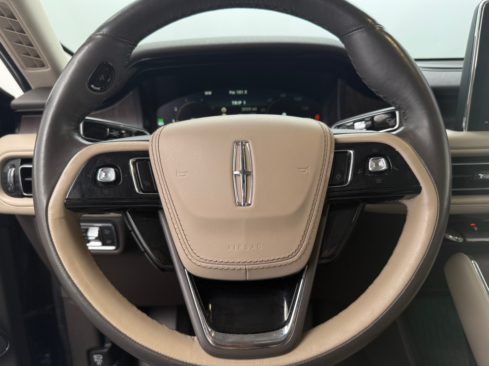 Thumbnail: 2021 Lincoln Aviator - 4