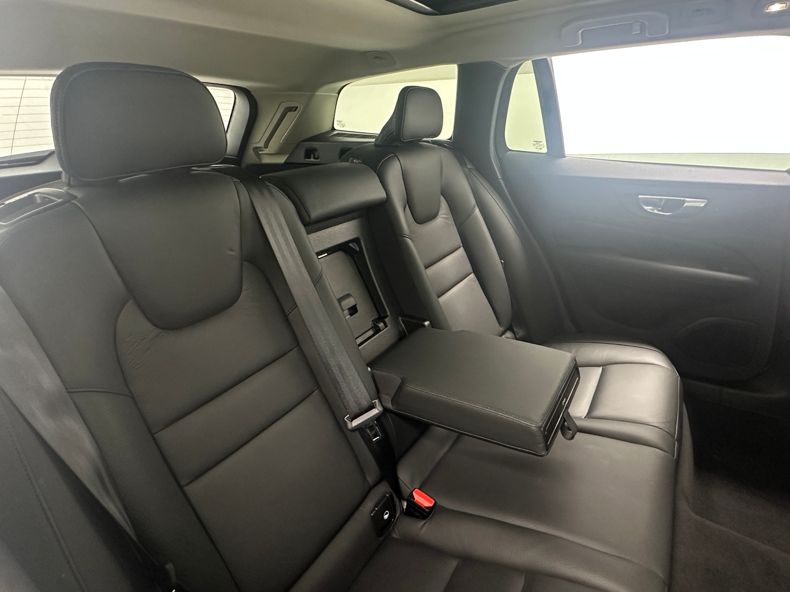 Thumbnail: 2025 Volvo V60 - 5