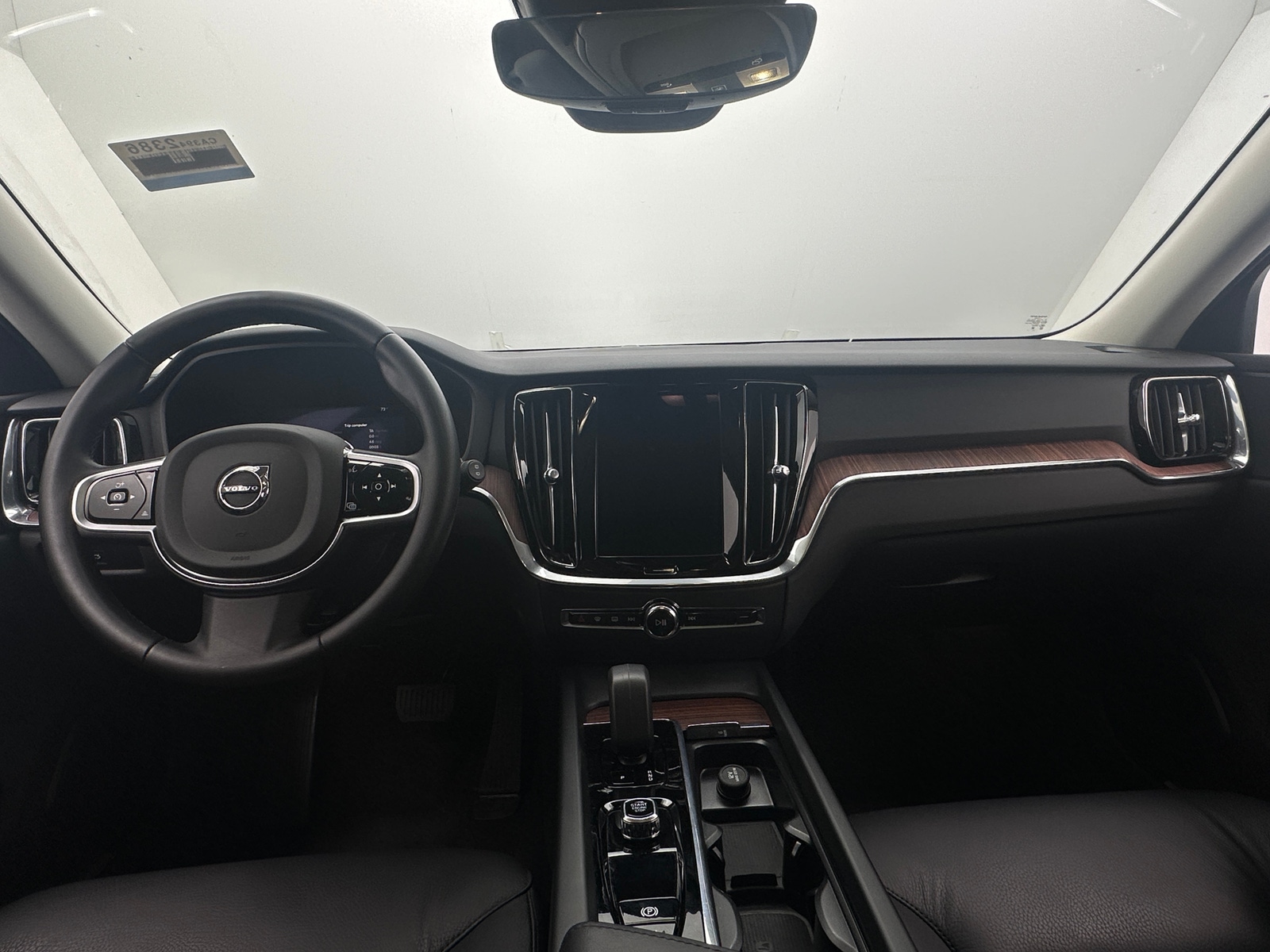 Thumbnail: 2025 Volvo V60 - 2