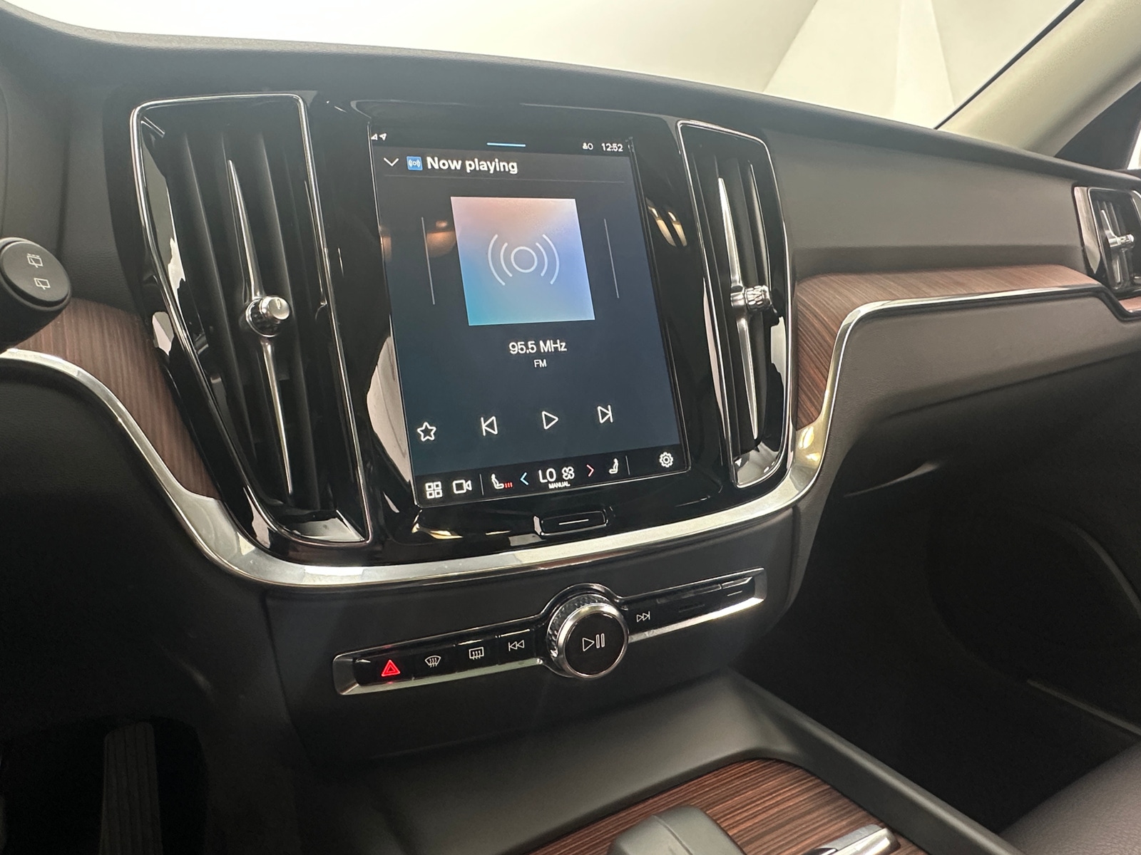 Thumbnail: 2025 Volvo V60 - 3